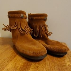 🔔LAST CALL🔔 Minnetonka Fringe Bootie Moccasins
